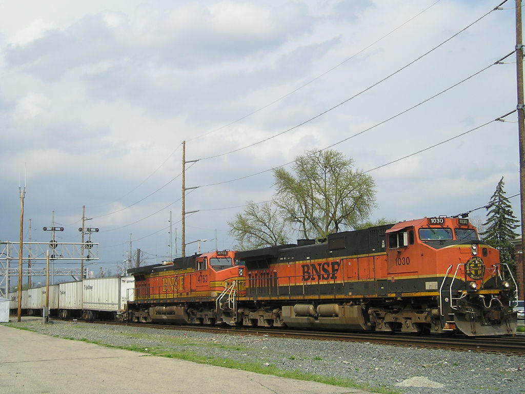 BNSF 1030 On NS 251 Eastbound